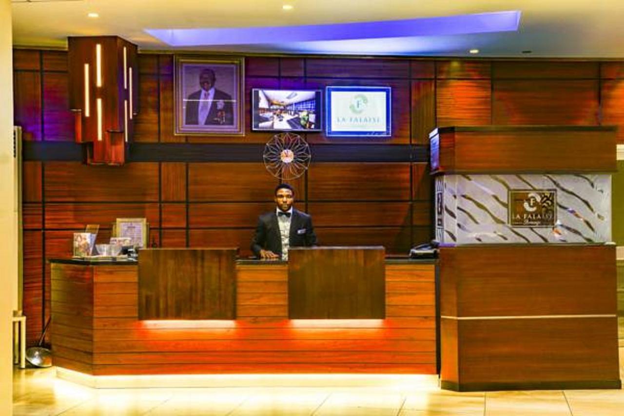 Hotel La Falaise Bonanjo Дуала Екстериор снимка
