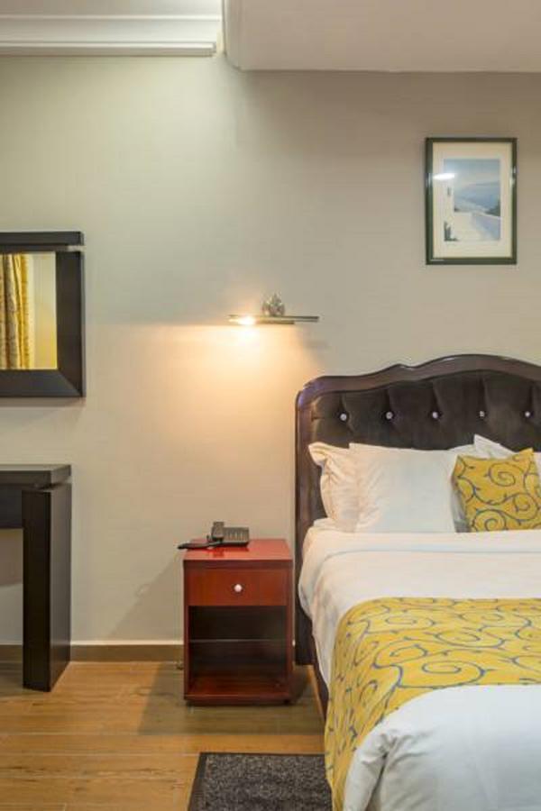 Hotel La Falaise Bonanjo Дуала Екстериор снимка