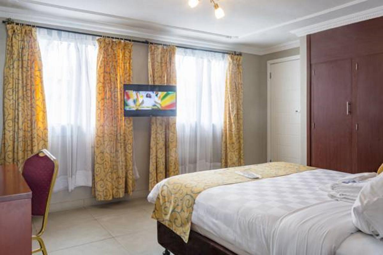 Hotel La Falaise Bonanjo Дуала Екстериор снимка