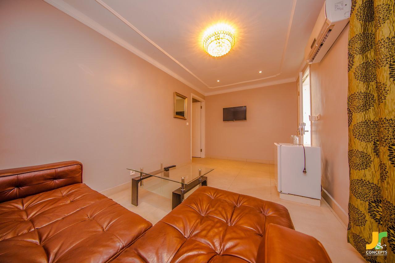 Hotel La Falaise Bonanjo Дуала Екстериор снимка