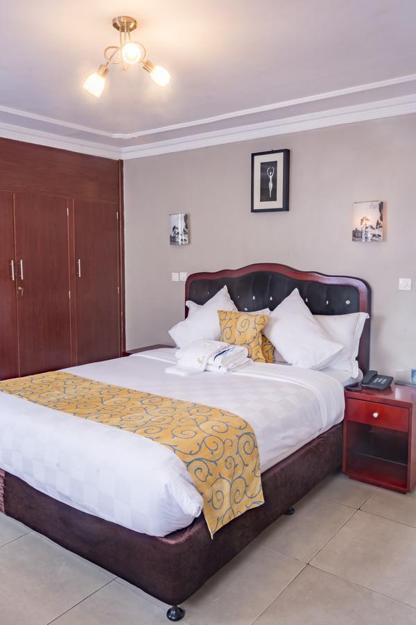 Hotel La Falaise Bonanjo Дуала Екстериор снимка