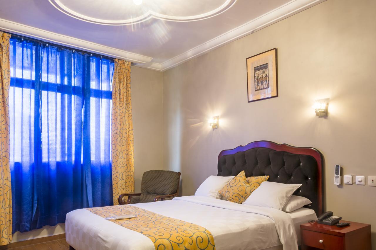 Hotel La Falaise Bonanjo Дуала Екстериор снимка