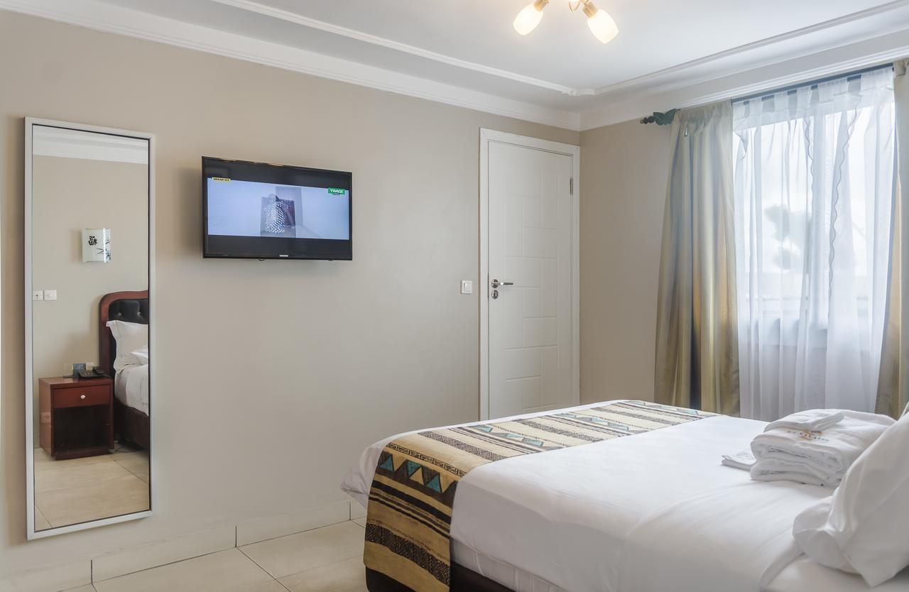 Hotel La Falaise Bonanjo Дуала Екстериор снимка