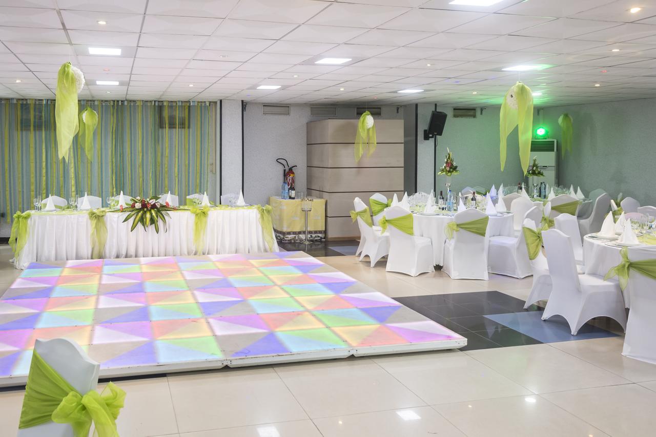Hotel La Falaise Bonanjo Дуала Екстериор снимка