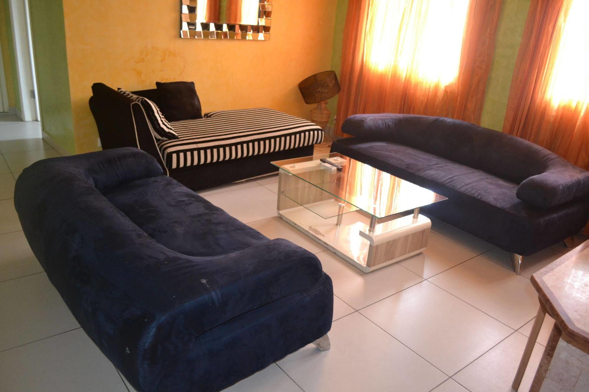 Hotel La Falaise Bonanjo Дуала Екстериор снимка