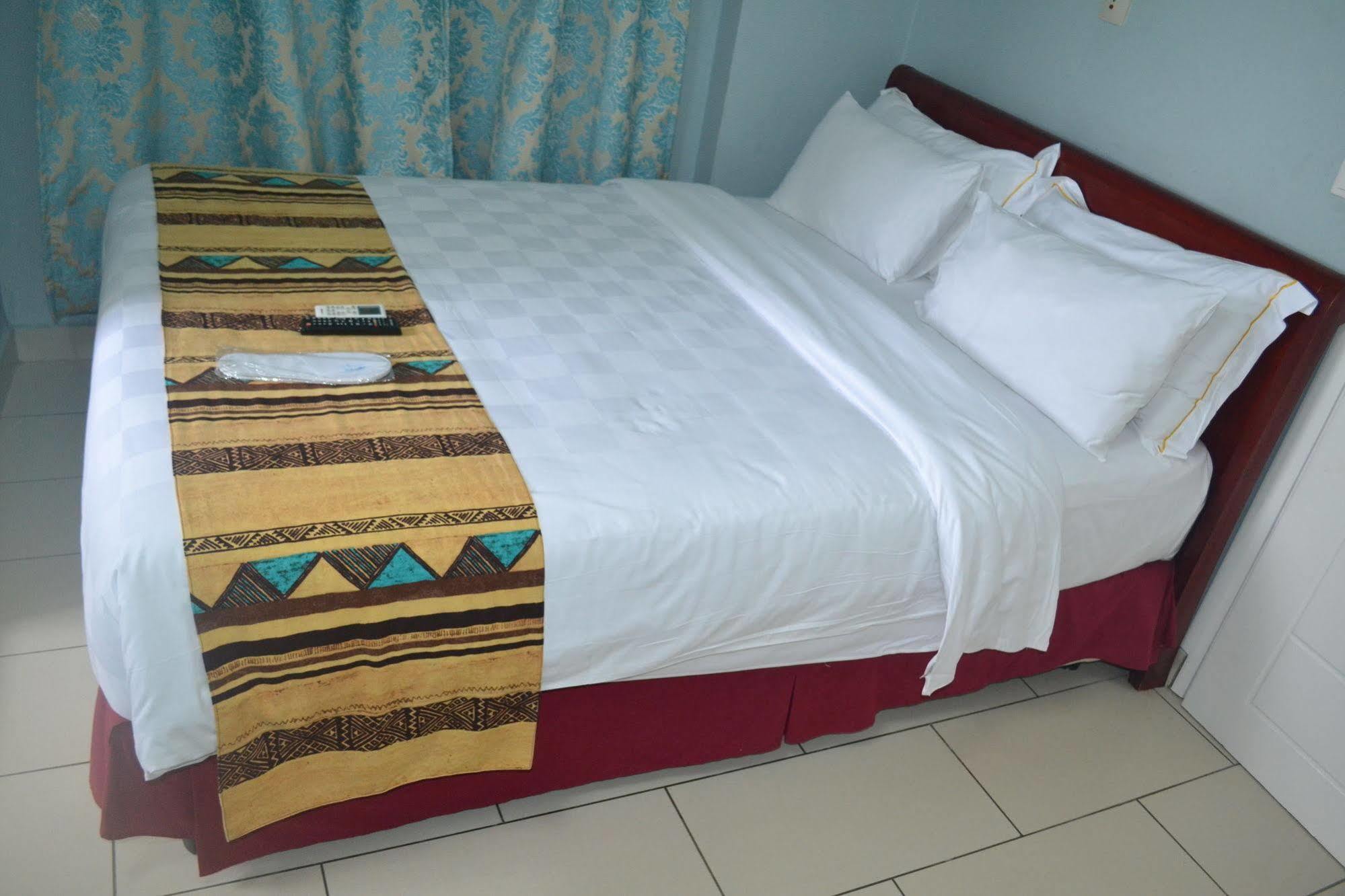 Hotel La Falaise Bonanjo Дуала Екстериор снимка