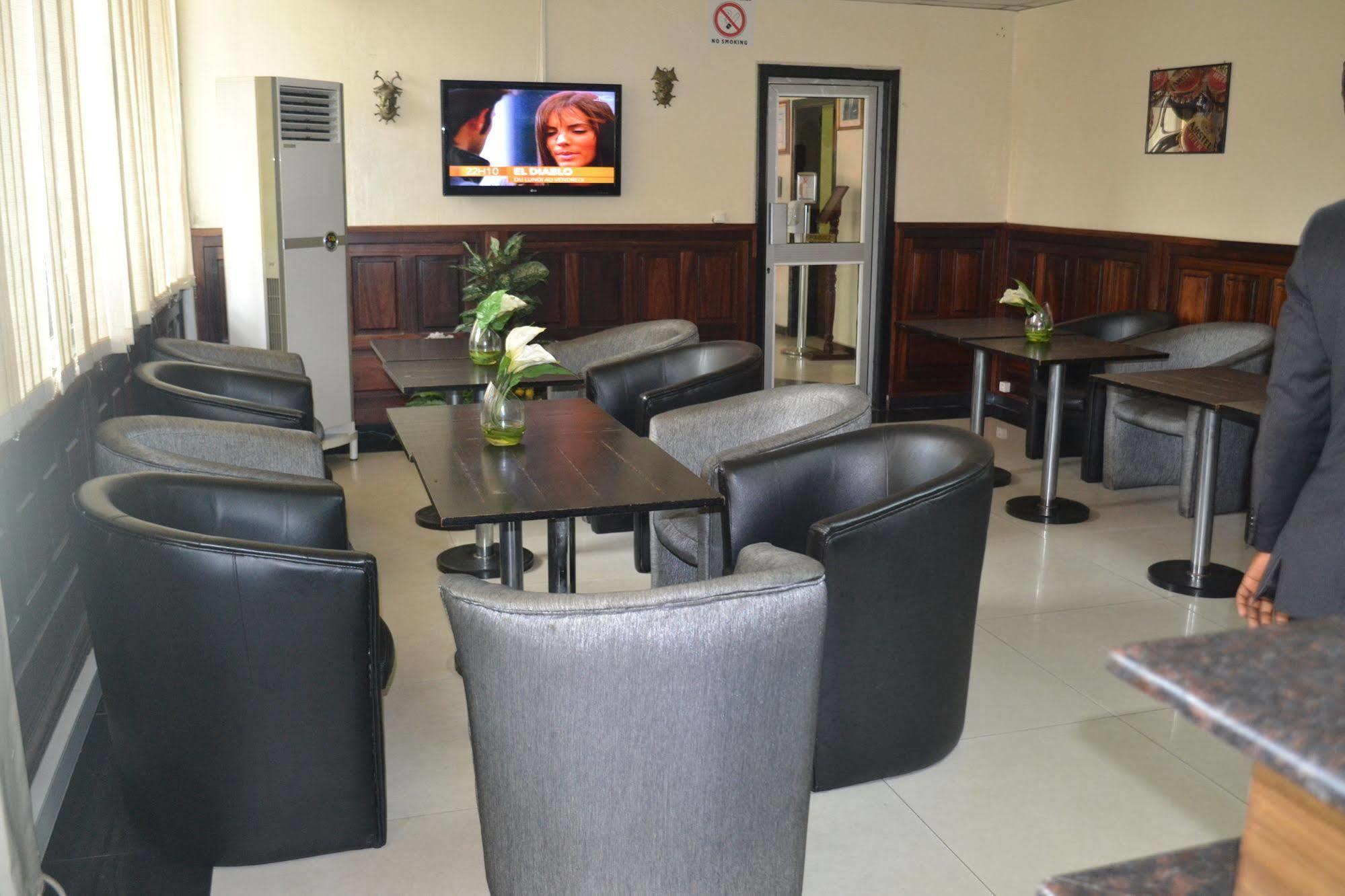 Hotel La Falaise Bonanjo Дуала Екстериор снимка