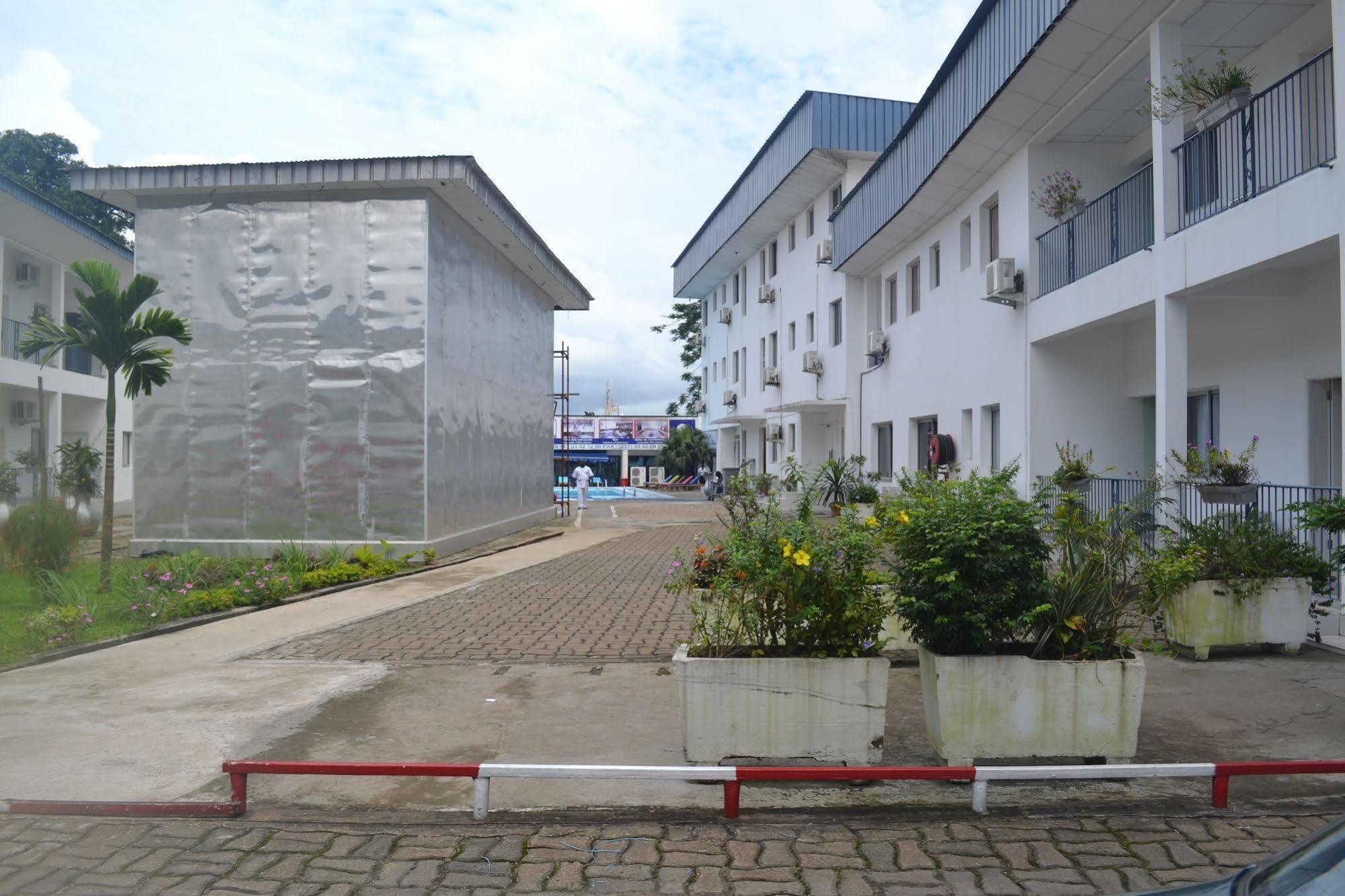 Hotel La Falaise Bonanjo Дуала Екстериор снимка
