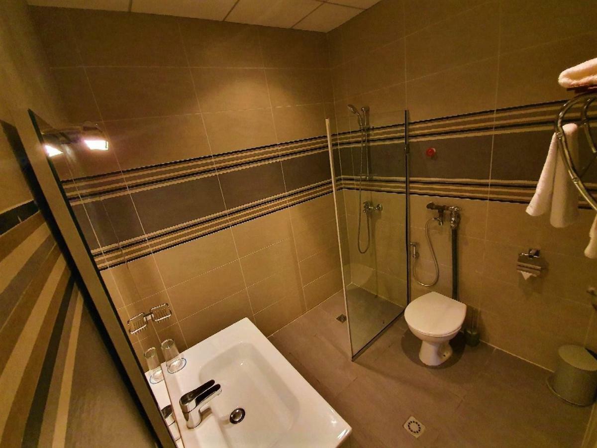 Hotel La Falaise Bonanjo Дуала Екстериор снимка